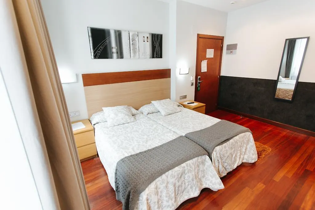 Hostal San Sebastian Centro 2*,
